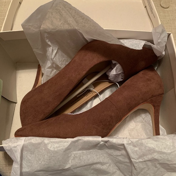 NIB A New Day Gemma Wide Pointed Faux Suede Pumps - Picture 3 of 7